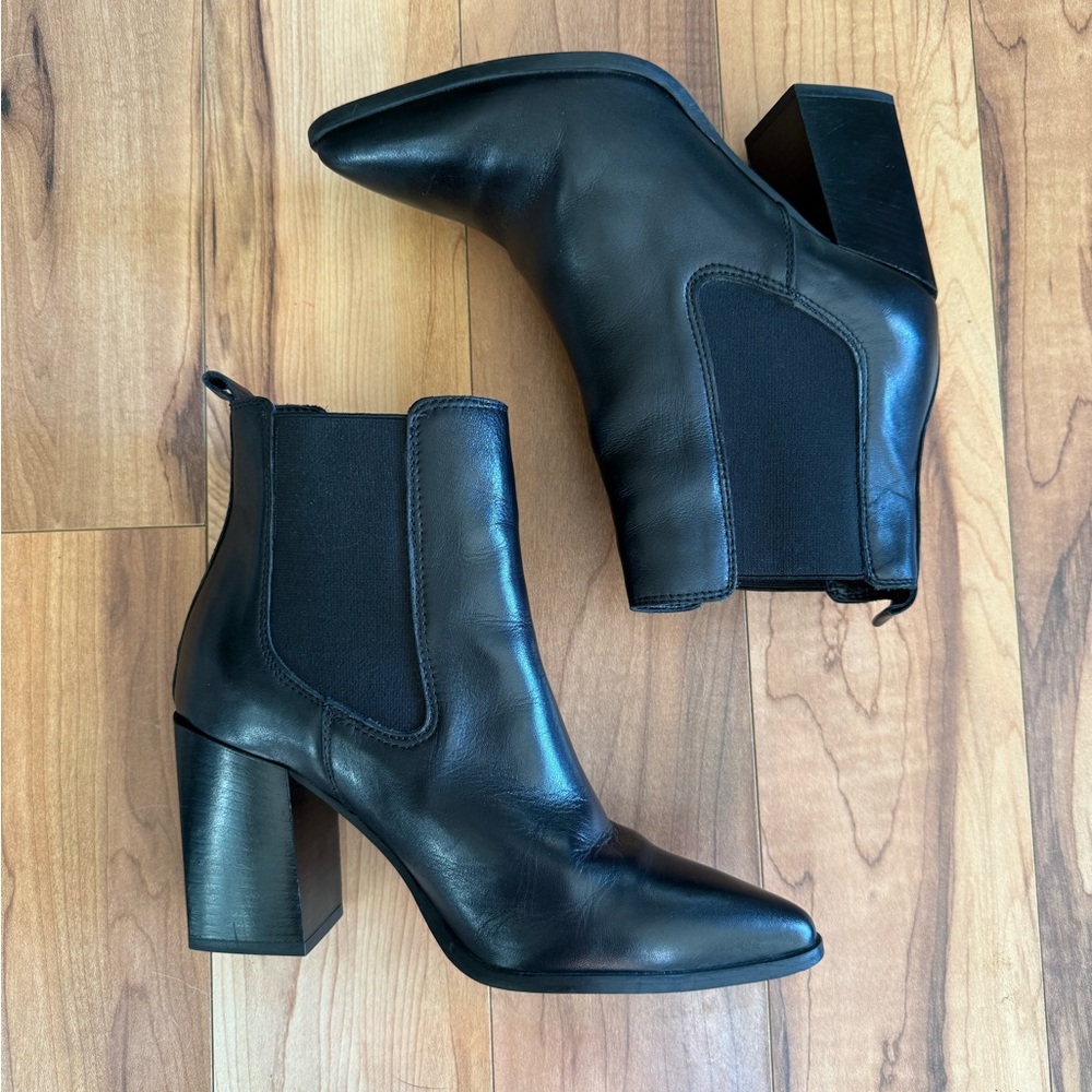 Beautiful genuine leather L’intervalle boots